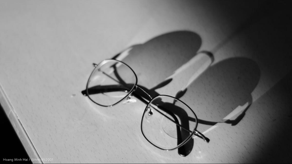 A black and white photo of glasses