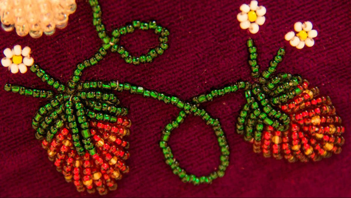 Betty Willems, Glengarry cap (detail). Beads, velvet.