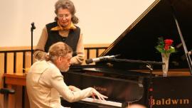 Leslie Lemke sits at the piano